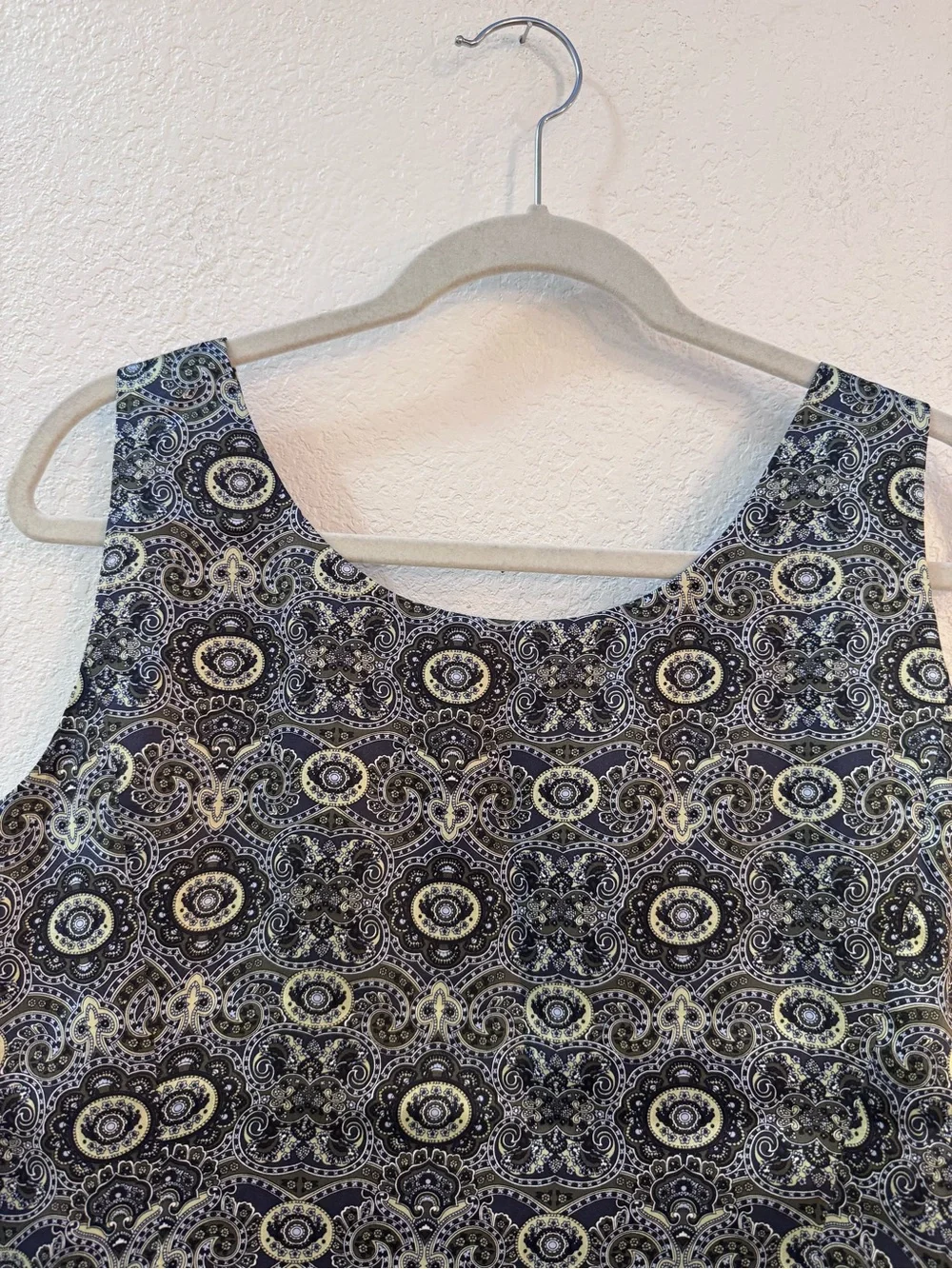Tahari Arthur S Levine Elegant Navy and Yellow 100% Silk Top W/ Paisley Print
